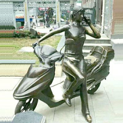 公園廣場(chǎng)玻璃鋼仿銅騎摩托車的女孩雕塑