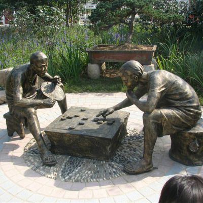 公園戶外擺放玻璃鋼仿銅下象棋人物小品雕塑