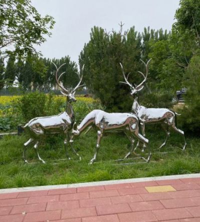 不銹鋼鏡面戶外園林草坪大型動物擺件梅花鹿