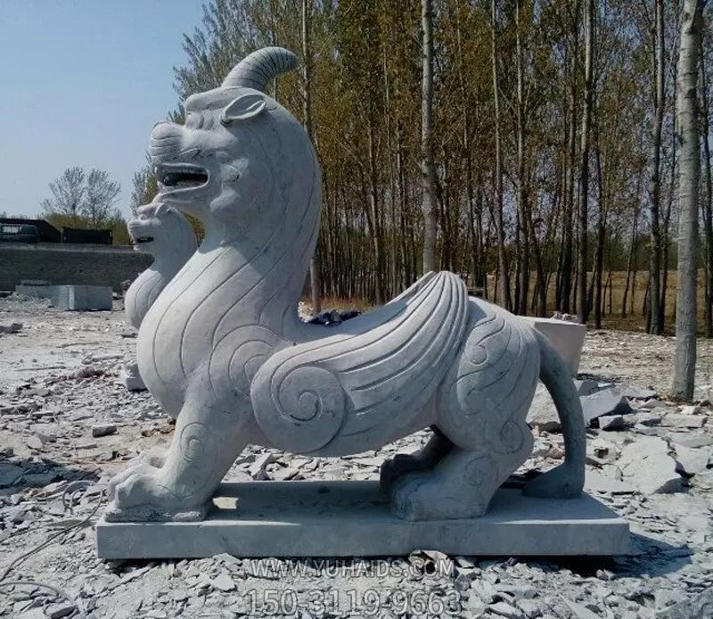 公園里擺放的青石石雕創(chuàng)意獨(dú)角獸雕塑