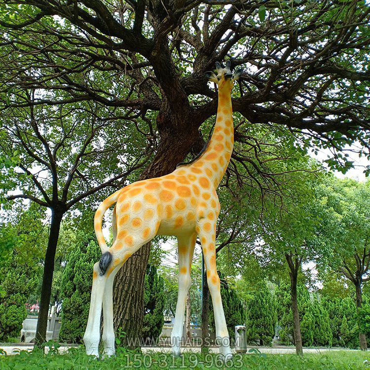 玻璃鋼仿真長頸鹿，公園園林草坪動物景觀雕塑