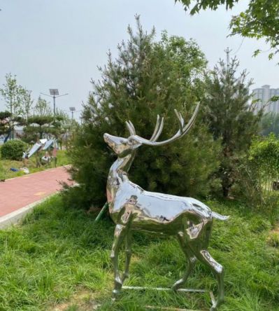 不銹鋼鏡面公園綠地梅花鹿