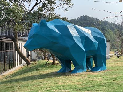 公園草坪創(chuàng)意抽象藍色幾何熊雕塑