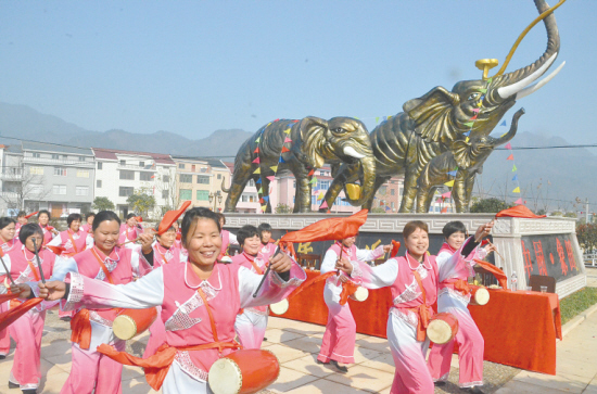 象田村標(biāo)志性大象雕塑